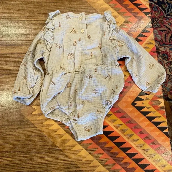 Ettie + H Muslin Romper with Ruffle - Picture 4 of 5